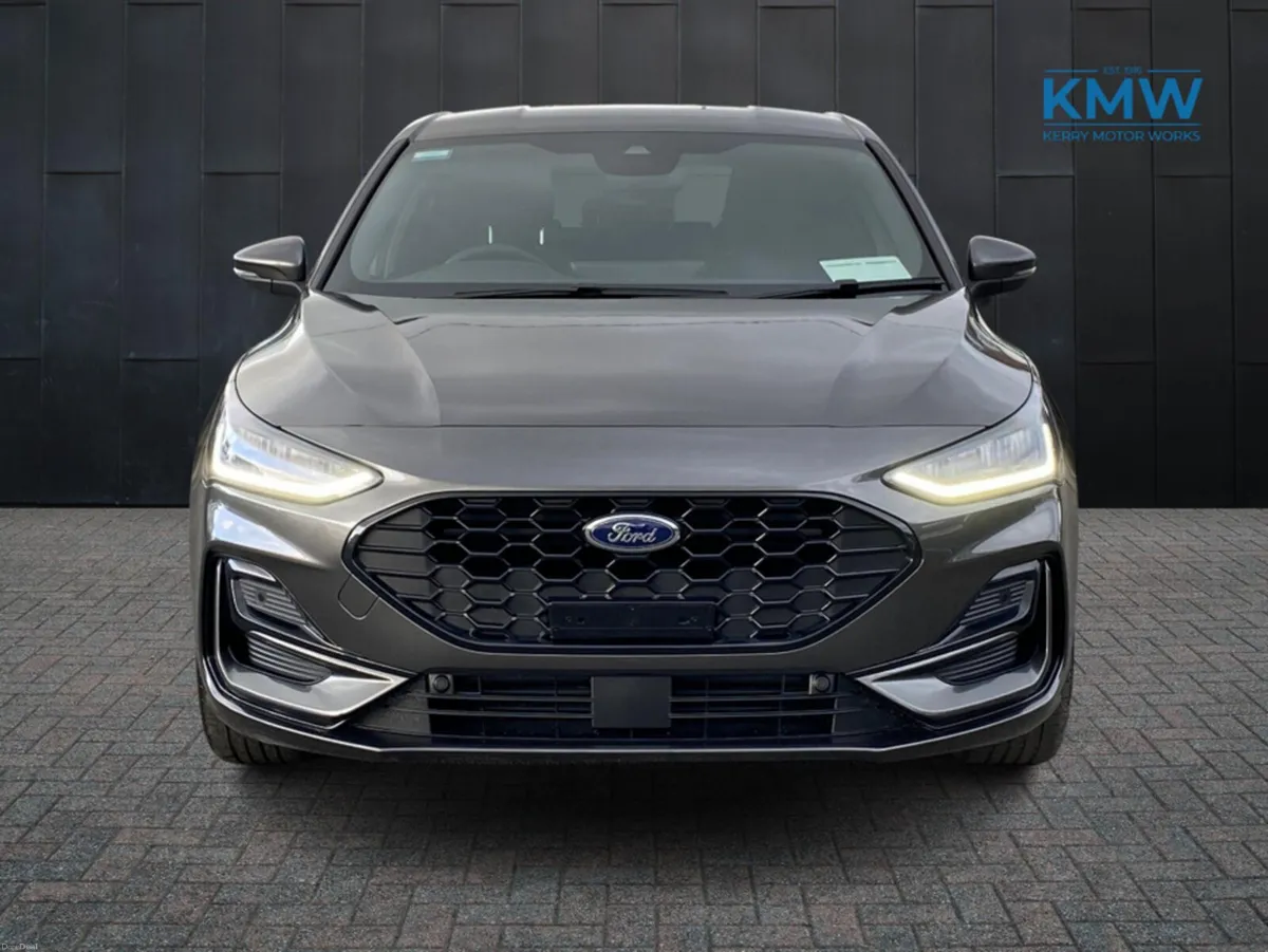 Ford Focus 1.0 125BHP ST-Line..Parking pack/Design - Image 3