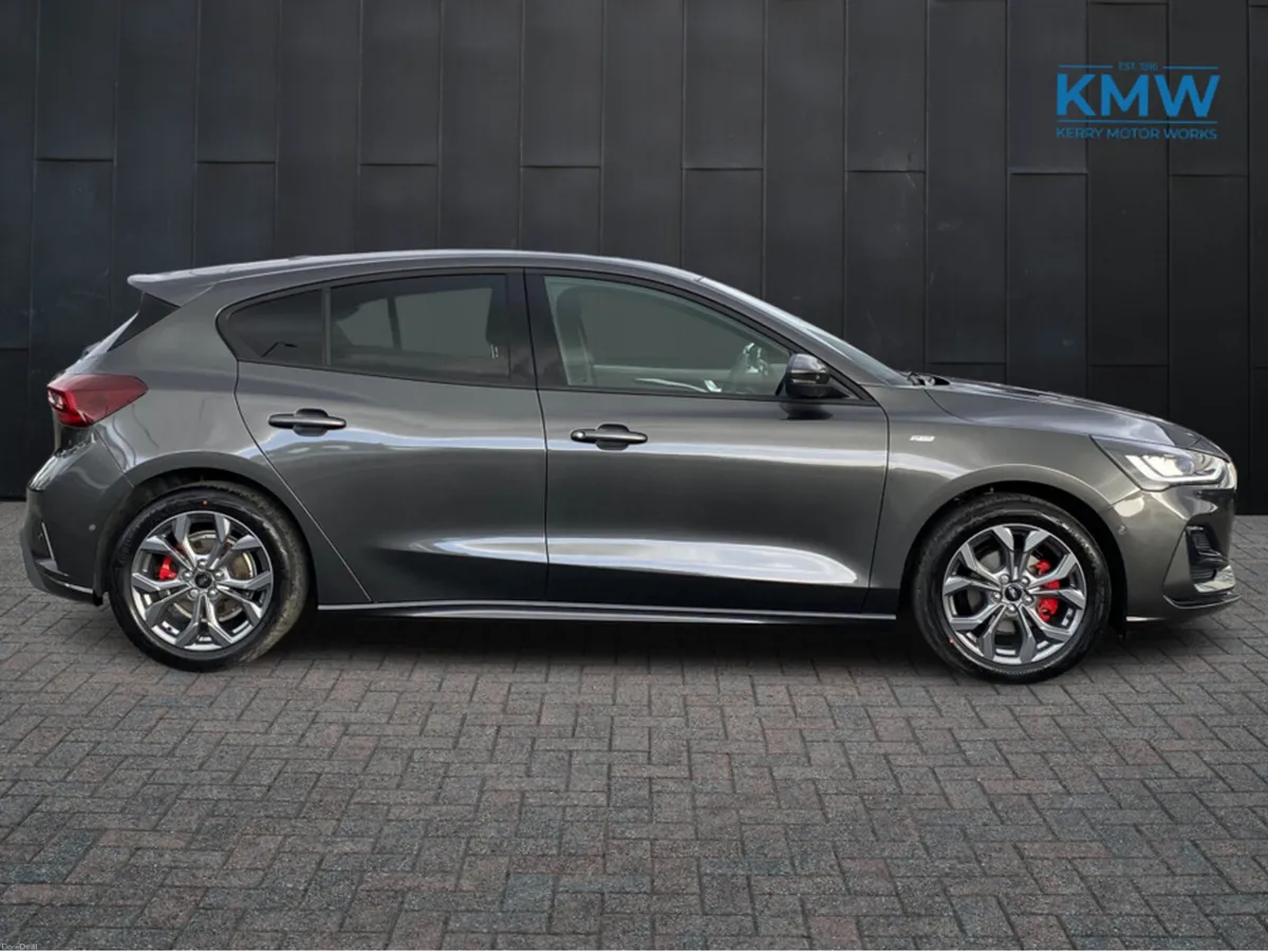 Ford Focus 1.0 125BHP ST-Line..Parking pack/Design - Image 4