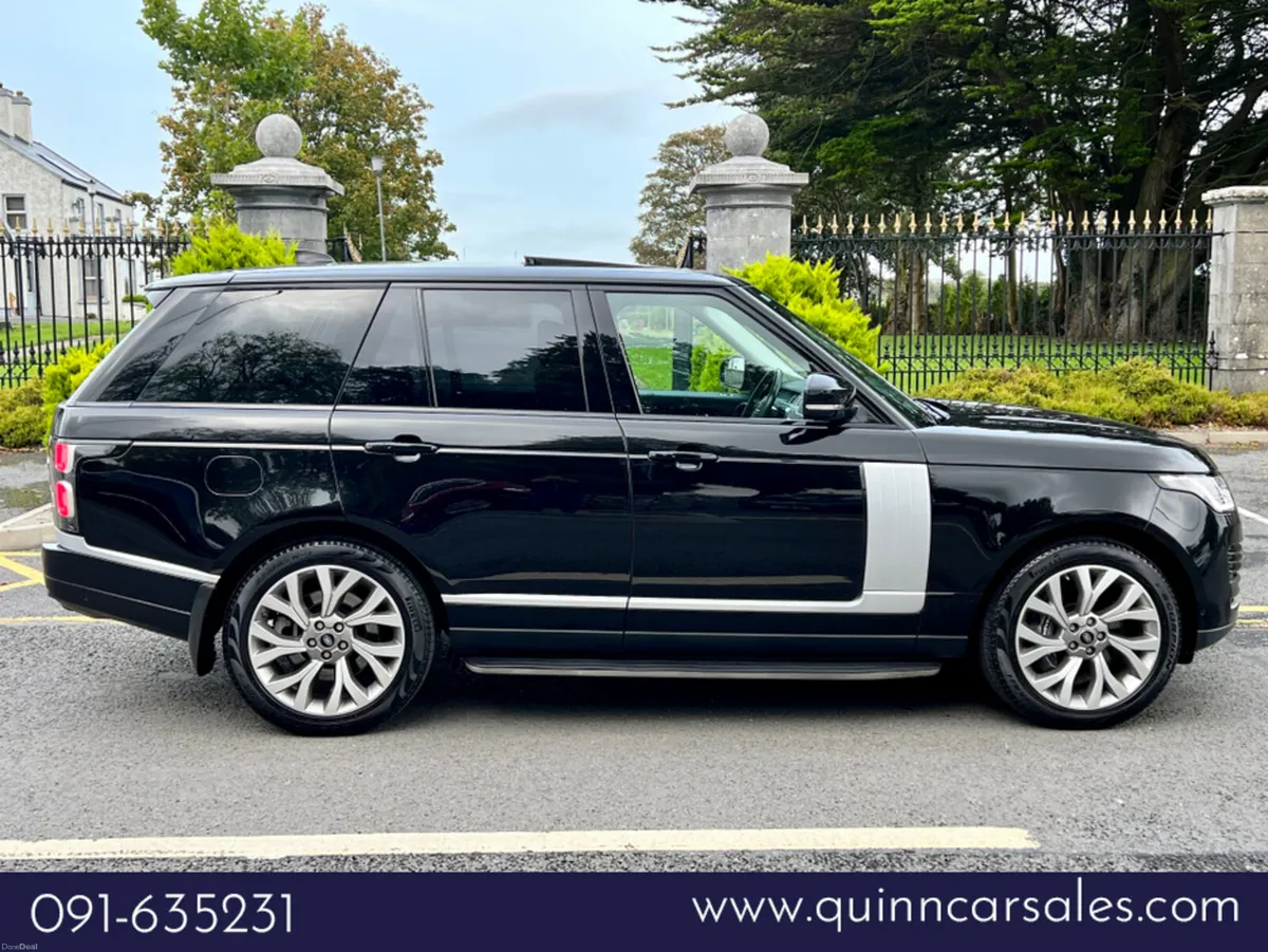 Land Rover Range Rover P400e VOGUE 404 BHP AUTO==H - Image 2