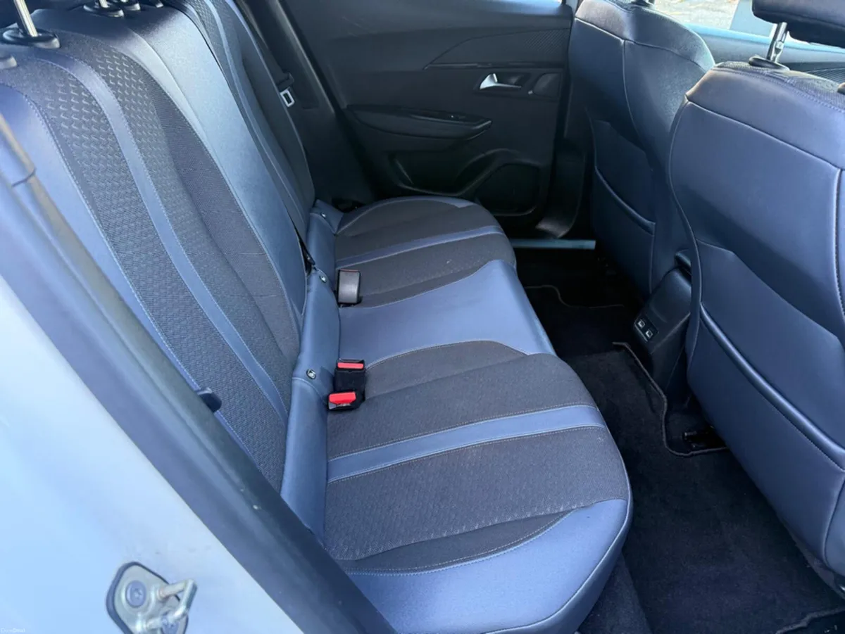 Peugeot 2008 ALLURE PURETECH S/S - Image 4