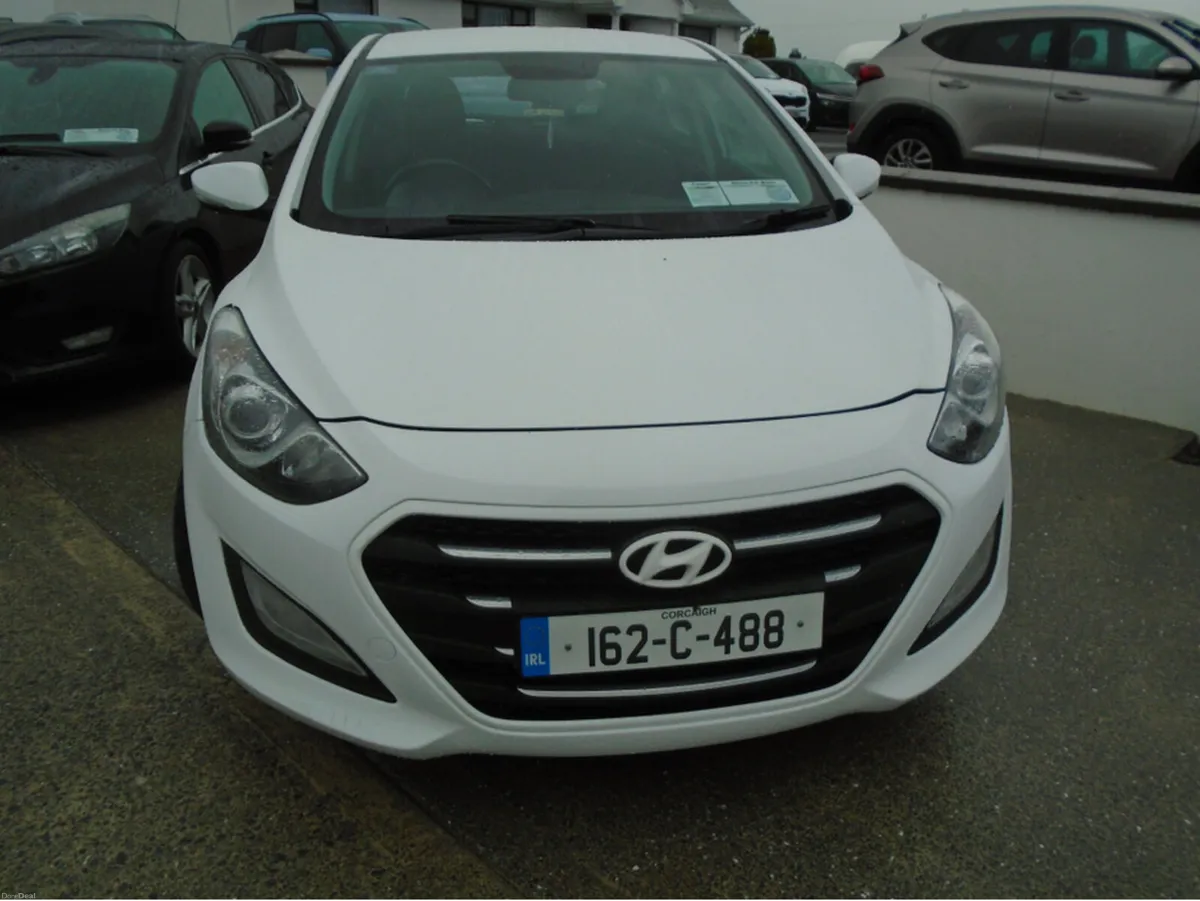 Hyundai i30 1.6 DELUXE 5DR - Image 2