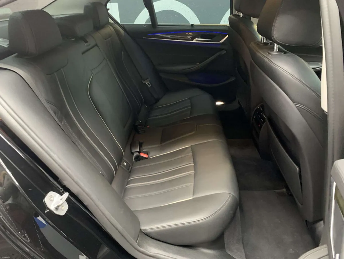 BMW 5-Series 2019 BMW 520D 523D LUXURY AUTOMATIC / - Image 6