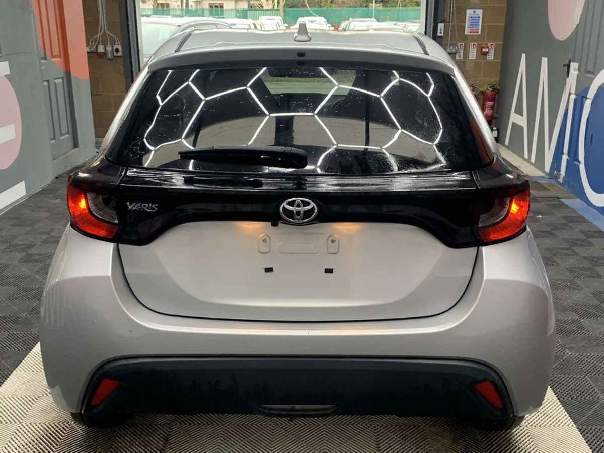 Toyota Yaris ONLY €15950! Toyota Yaris X 1.0  / Re - Image 4