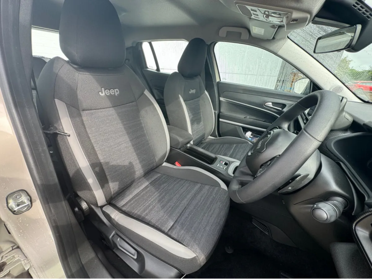 Jeep Avenger Altitude 1.2 e-Hybrid 100HP e-DCT - Image 6