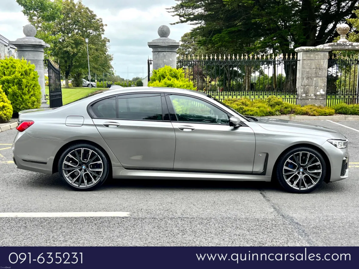 BMW 7-Series 730d M-SPORT X-DRIVE AUTO==HIGH SPEC= - Image 2