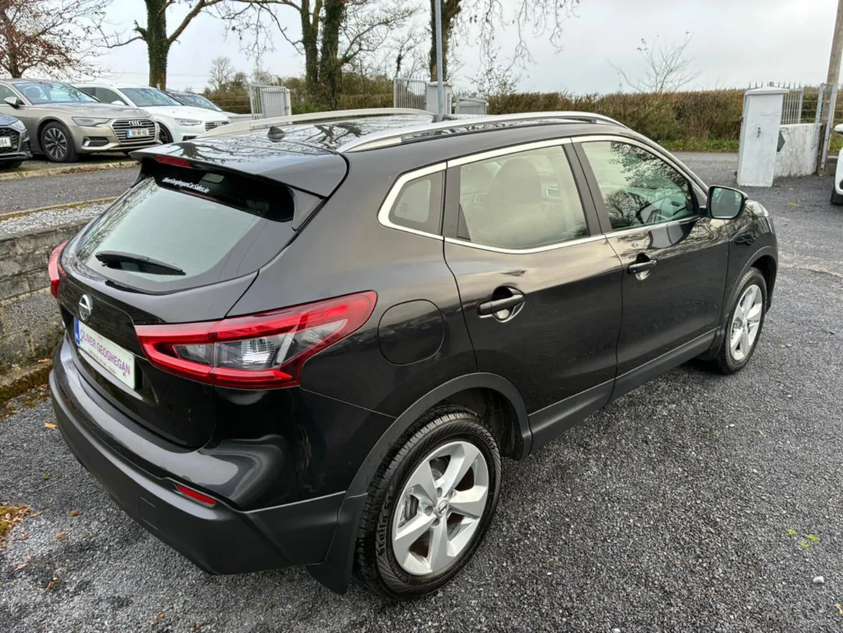 Nissan Qashqai 1.5 DSL SE AUTO (CAMERA) - Image 2