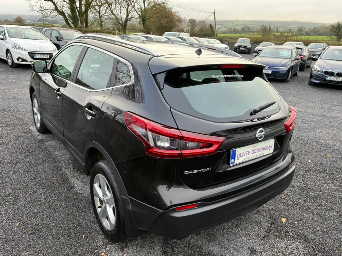 Nissan Qashqai 1.5 DSL SE AUTO (CAMERA) - Image 4