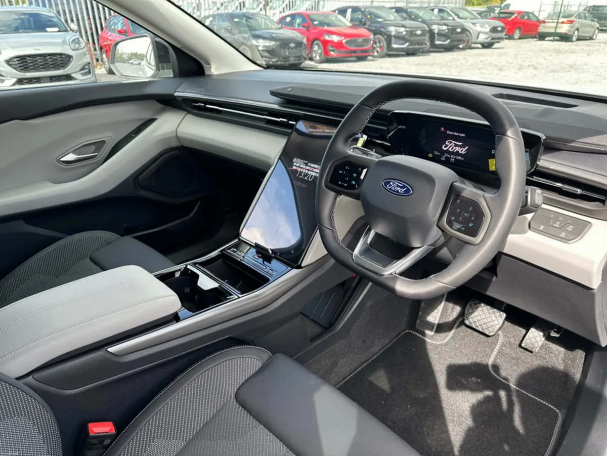 Ford Explorer Select - Image 6