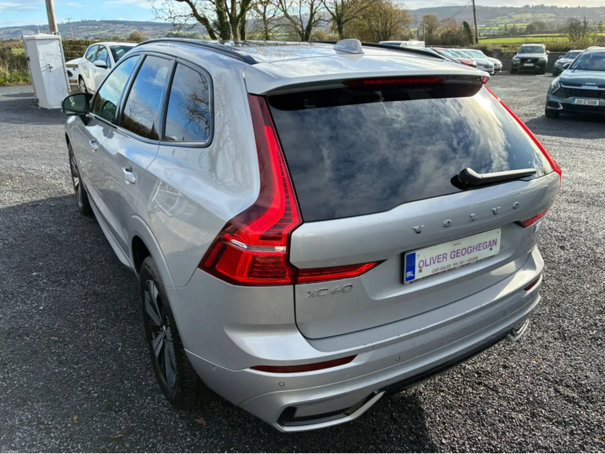Volvo XC60 T6 PHEV PLUS DARK AWD AUTO - Image 3