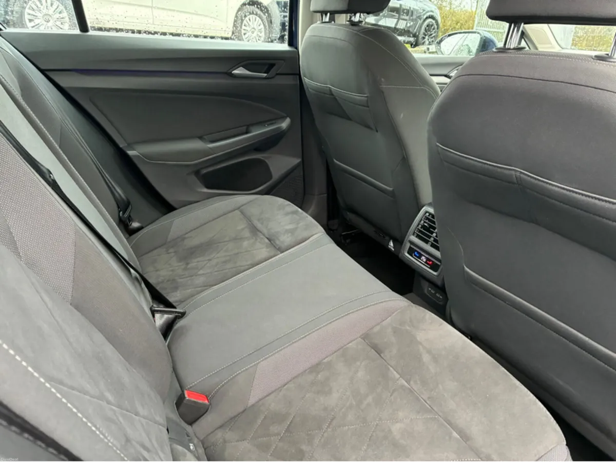 Volkswagen Golf STYLE 2.0 TDI 115 BHP (CAMERA) - Image 6