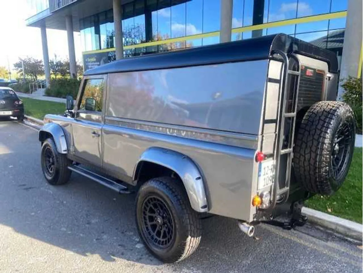 Land Rover Defender 110 3DR 2.5 300 TDI 3DR - Image 5