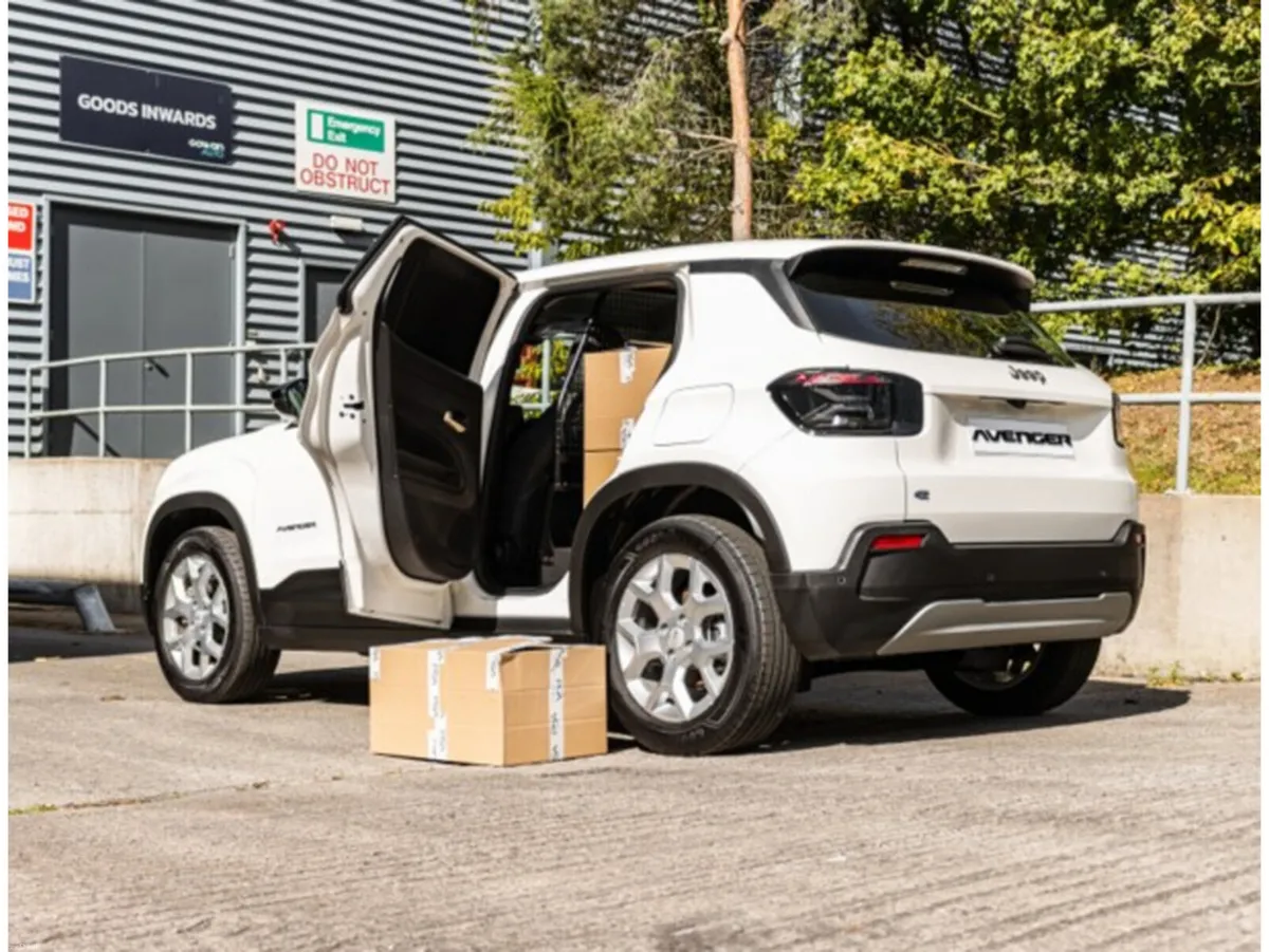 Jeep Avenger E Commercial | Longitude | 54kw  SUMM - Image 3