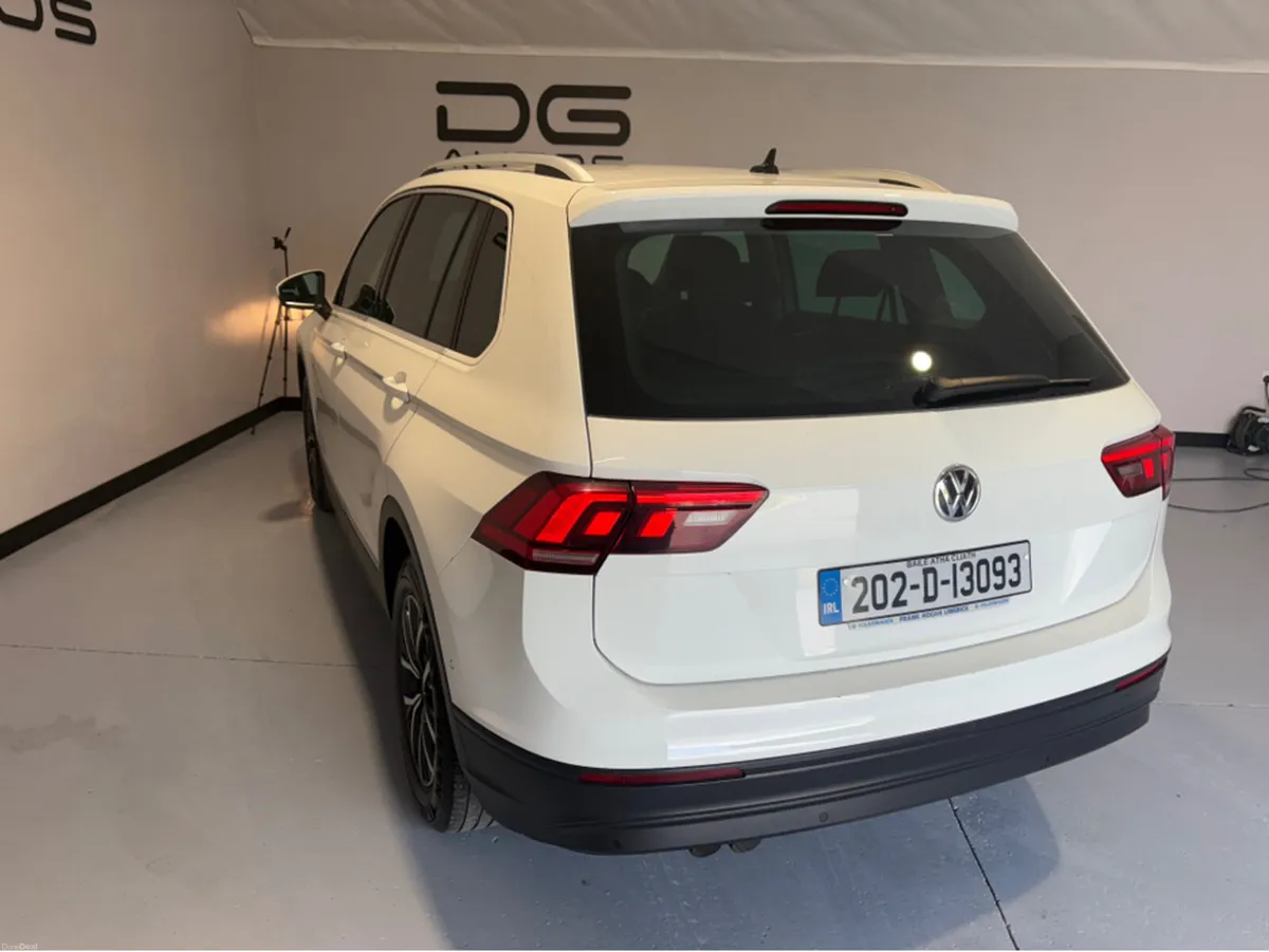 Volkswagen Tiguan 2,0 TDI 150HP AUTO - VERY CLEAN - Image 3