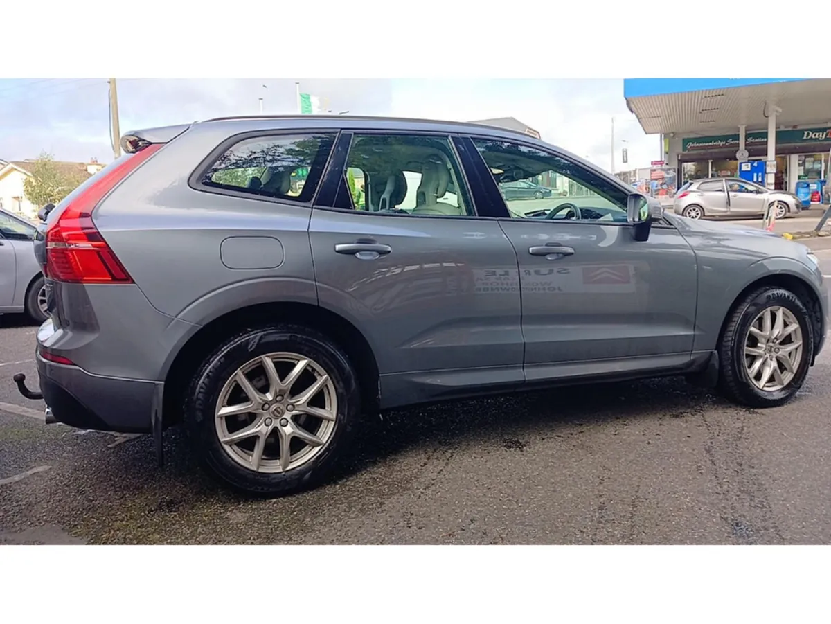 Volvo XC60 2.0 D4 MOMENTUM AWD 187BH 187BHP AUTO 5 - Image 4