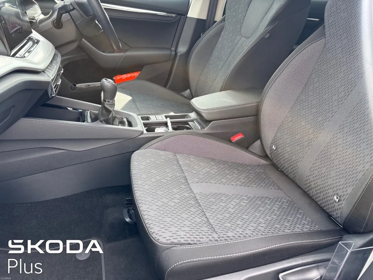 Skoda Octavia COMBI STYLE 2.0 TDI 115HP 5DR - Image 4