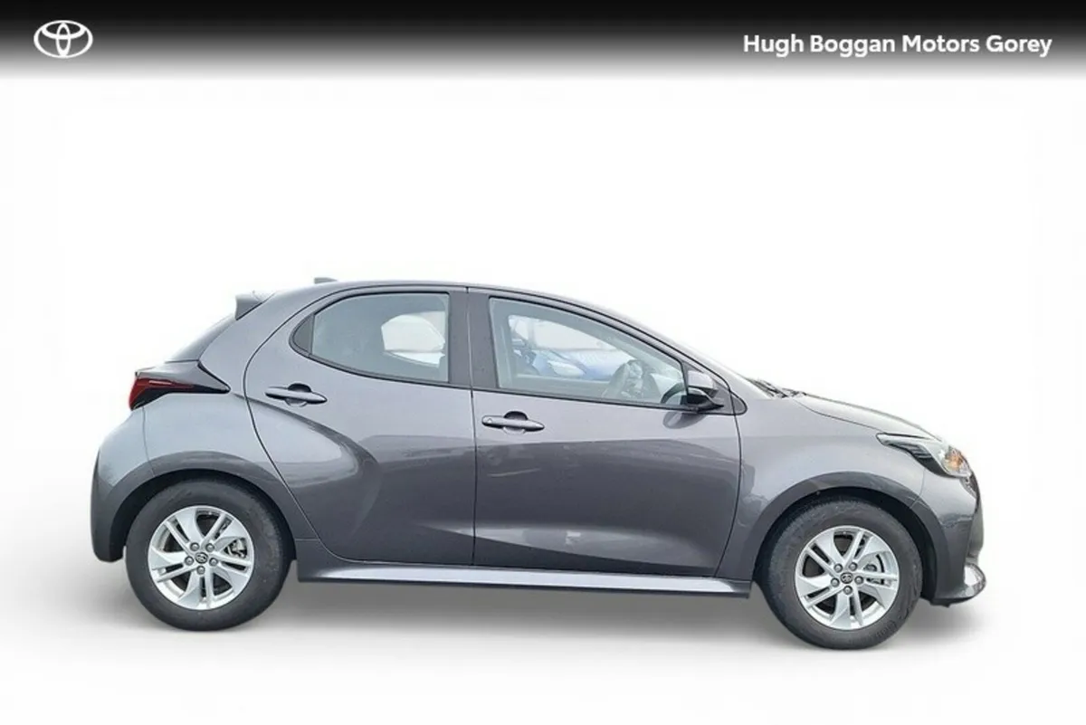 Toyota Yaris HYBRID 115 LUNA - Image 3