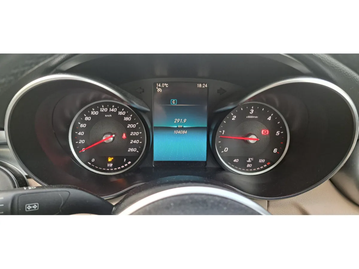 Mercedes-Benz C-Class 180 D 4DR - Image 4