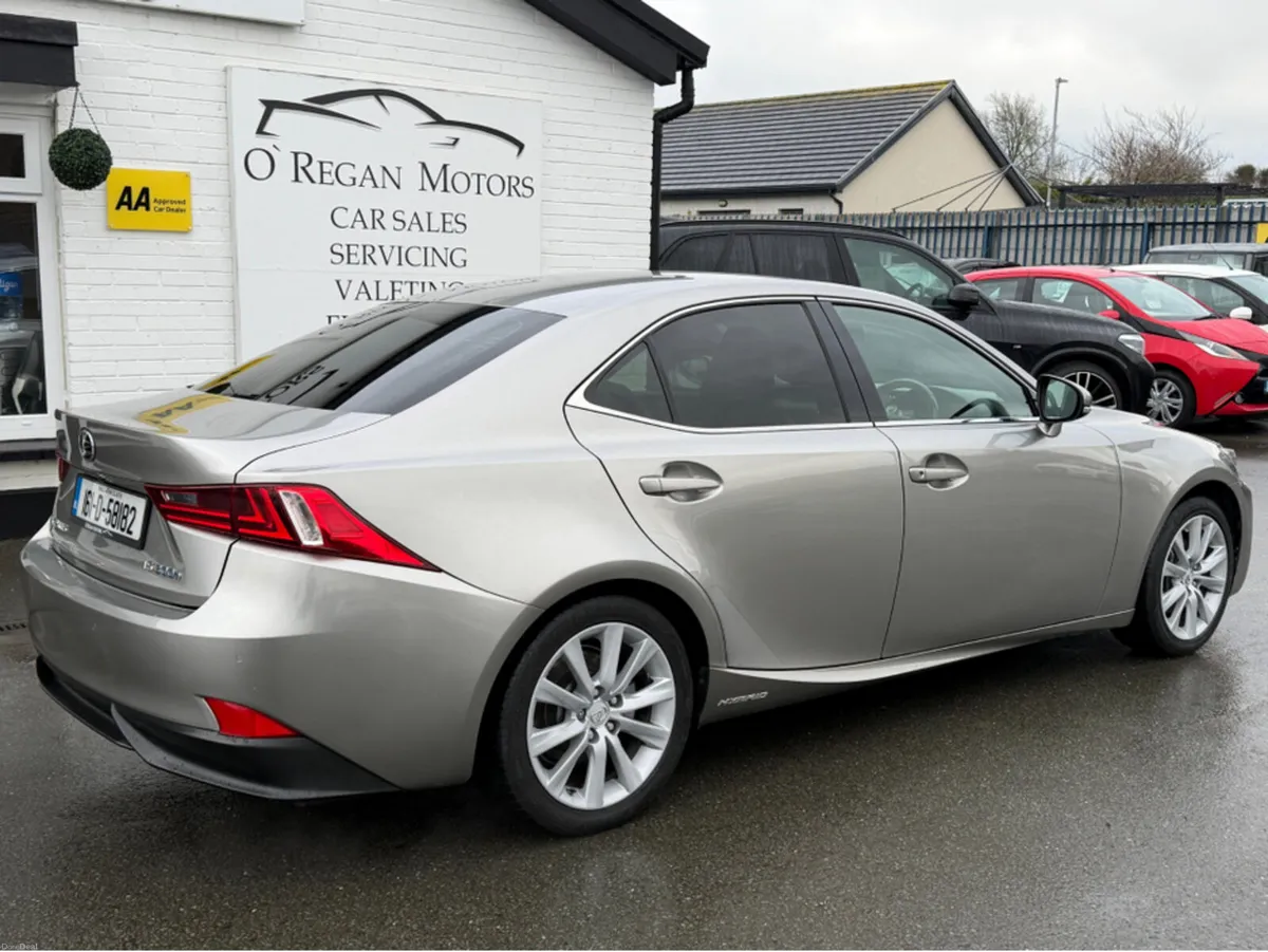 Lexus IS 2.5 ADVANCE HYBRID AUTO - Image 3