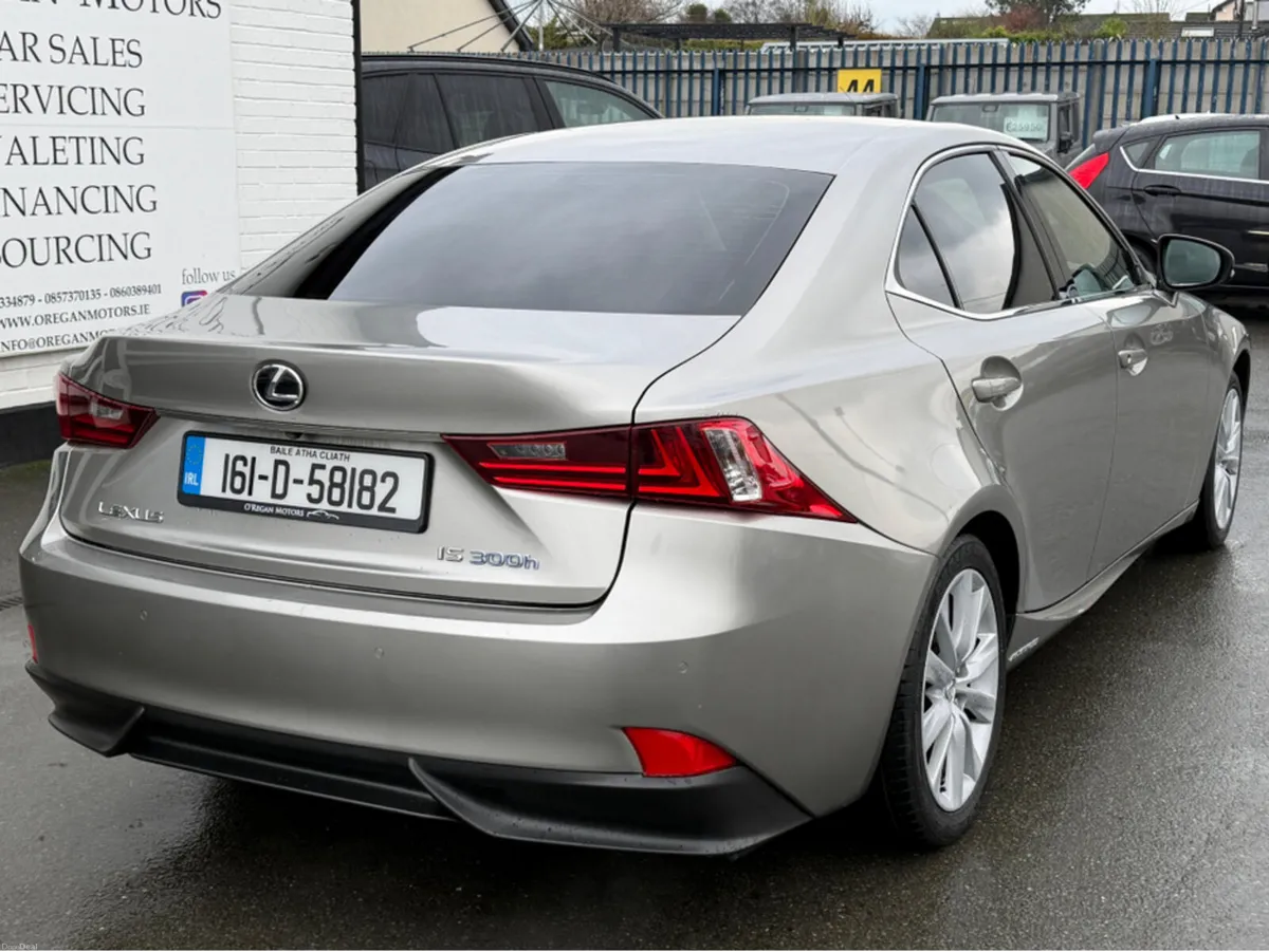 Lexus IS 2.5 ADVANCE HYBRID AUTO - Image 4
