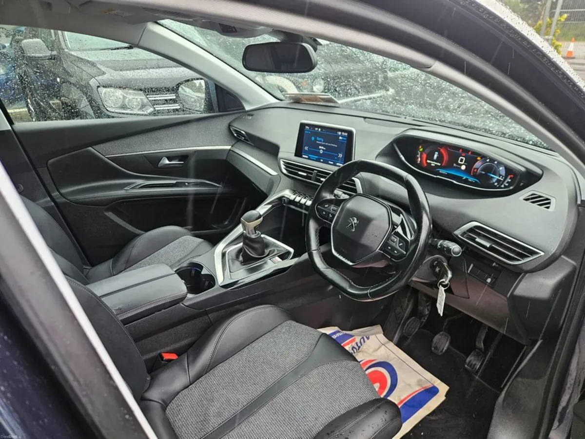 Peugeot 5008 Allure 1.5 Blue HDI 130 6.2 4D - Image 2