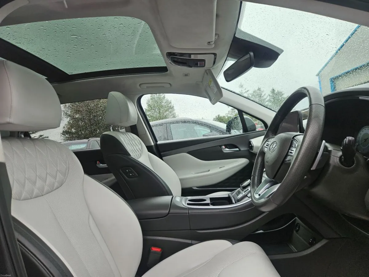 Hyundai Santa Fe Premium Phev Auto 7 Seater - Image 2