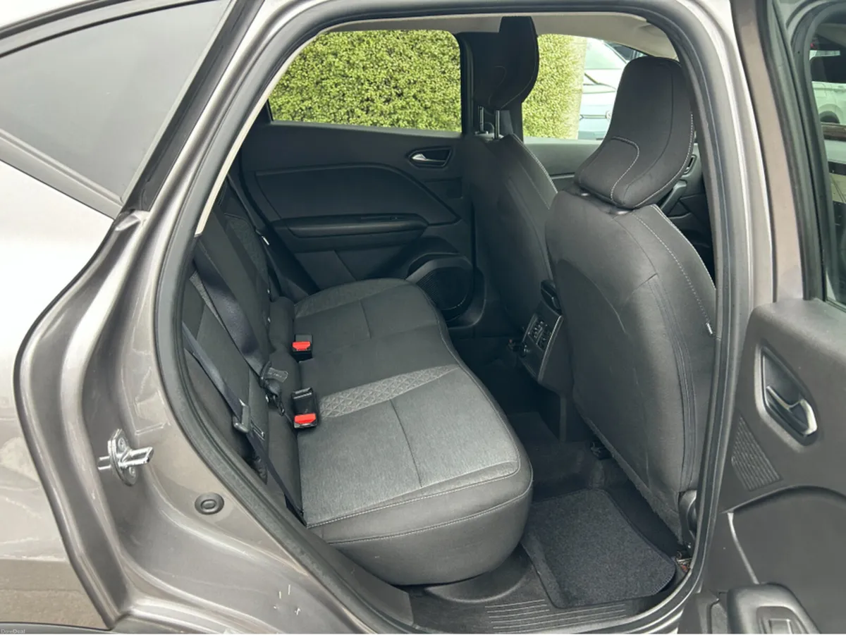 Renault Captur 1.0 PETROL 5DR **ICONIC EDITION** S - Image 6