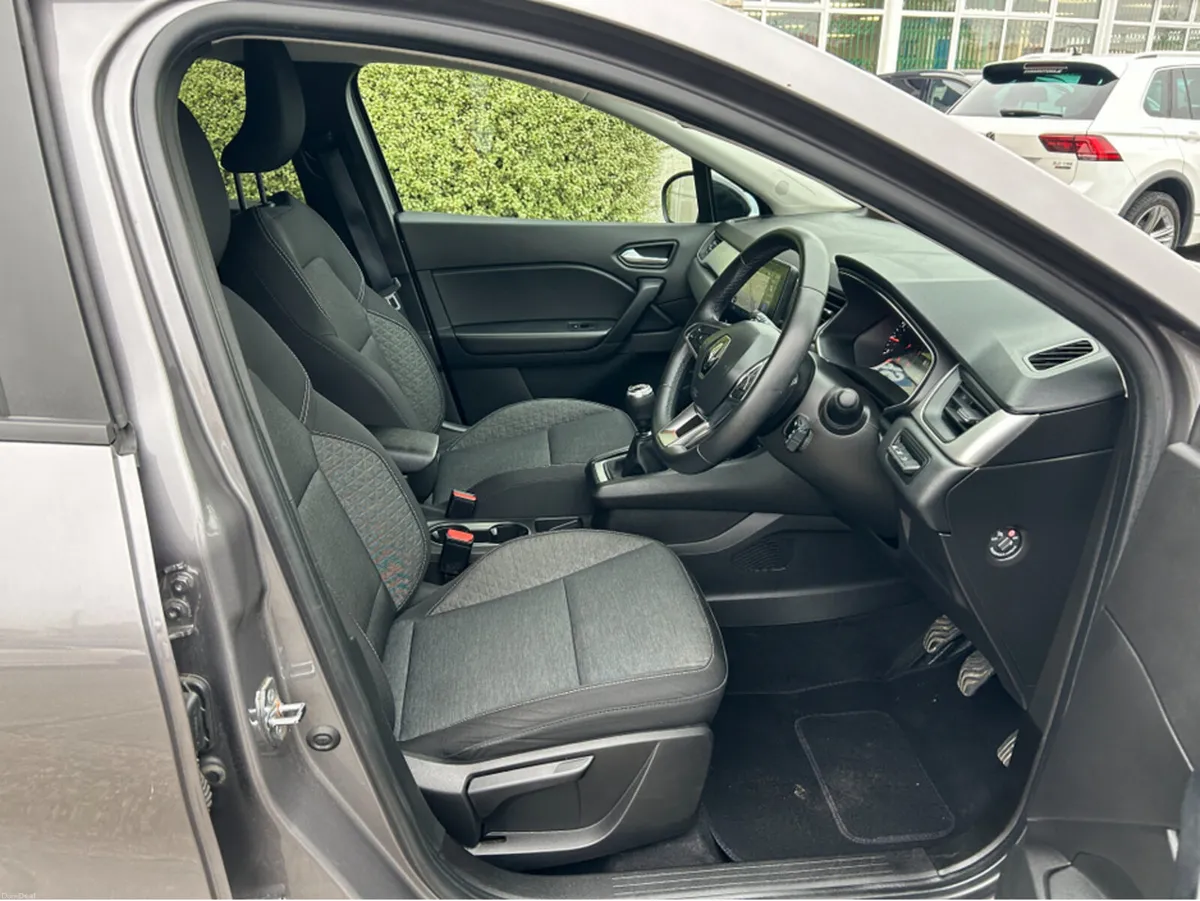 Renault Captur 1.0 PETROL 5DR **ICONIC EDITION** S - Image 4