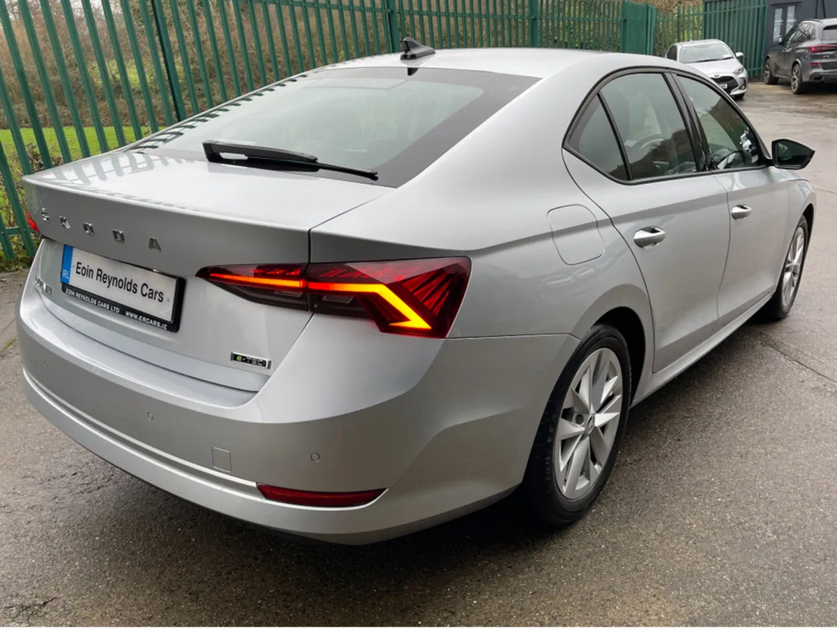 Skoda Octavia 241 D AMBITION TSI 110 AUTO AS NEW!! - Image 5
