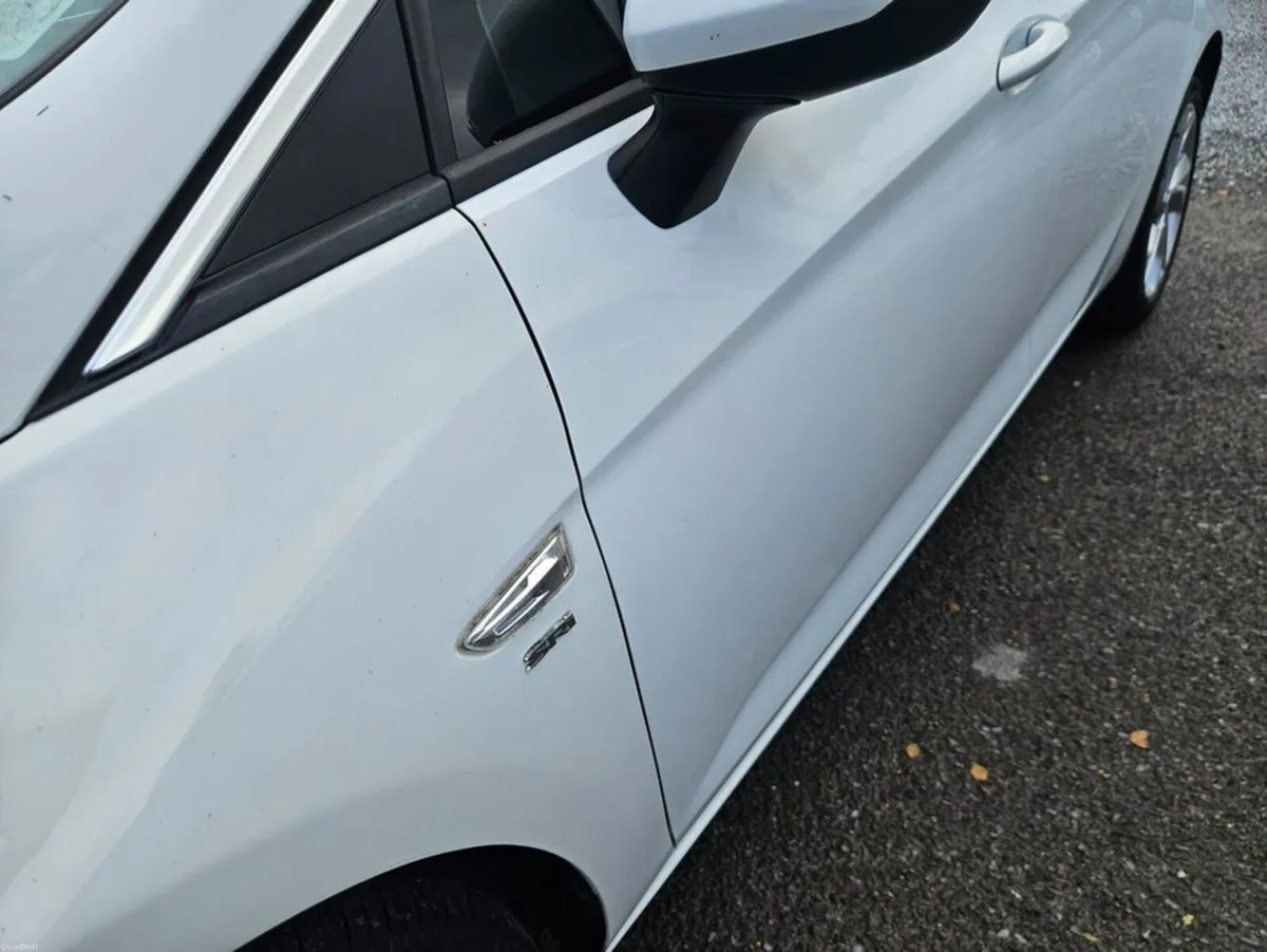 Vauxhall Astra 1.4 SRI 99BHP 5DR - Image 3
