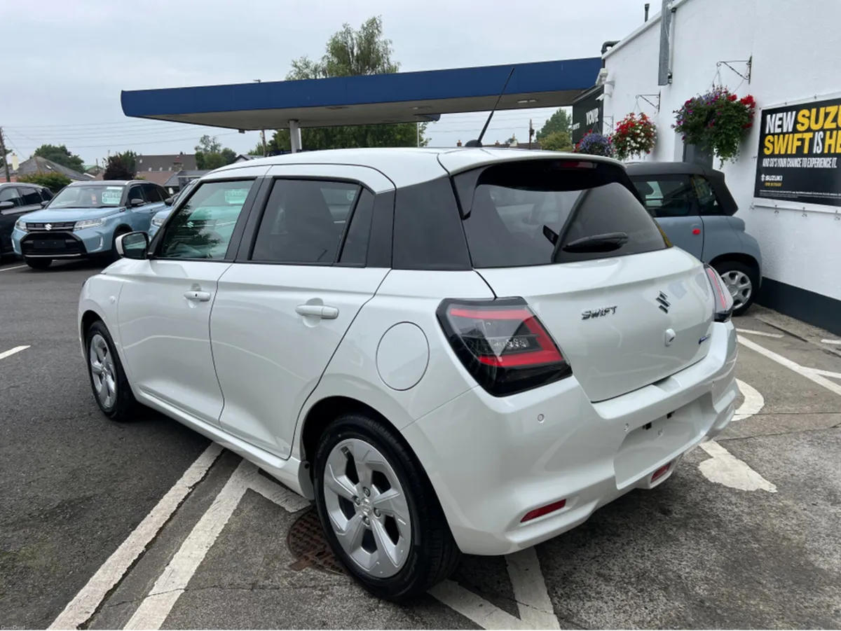 Suzuki Swift 1.2 Mild Hybrid Motion CVT - Image 5
