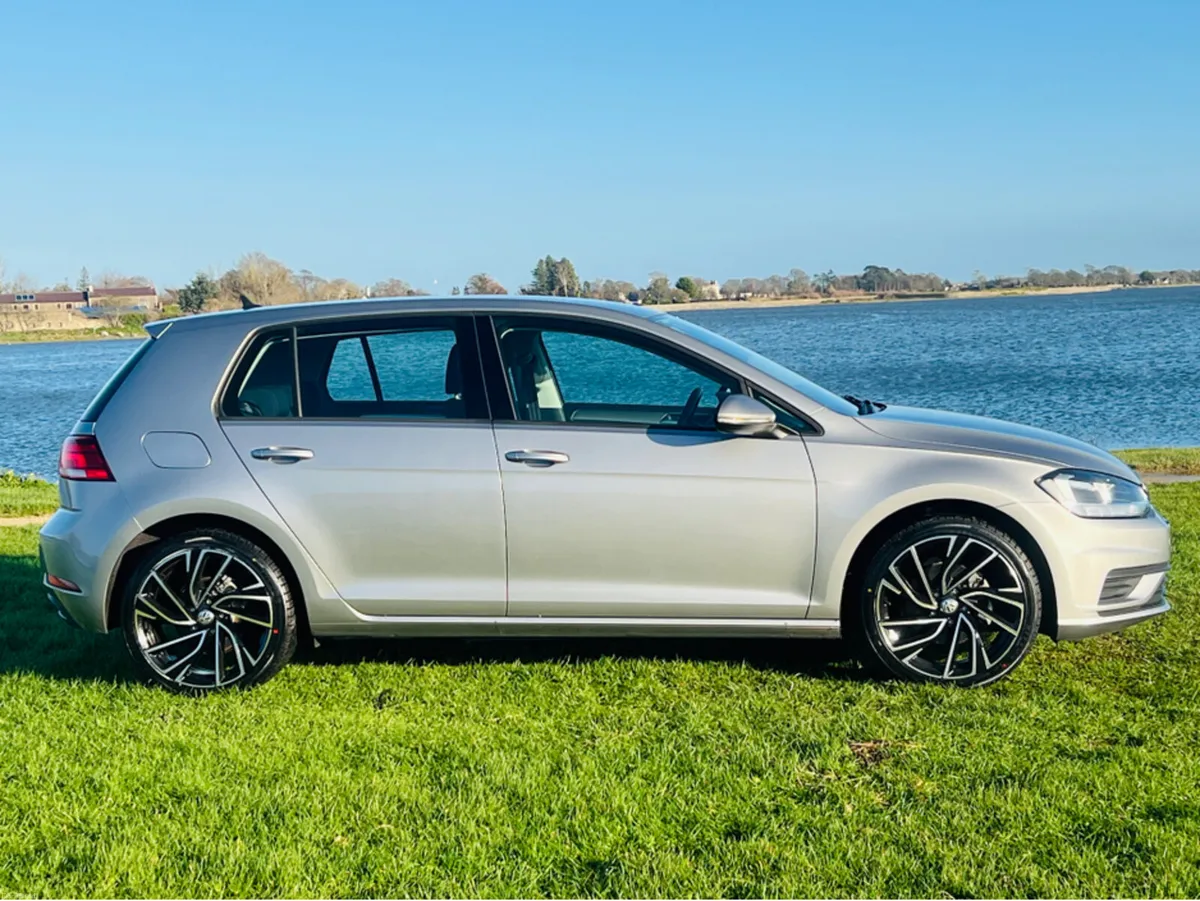 Volkswagen Golf ONLY 56K KMS / AUTO / FINANCE AVAI - Image 3