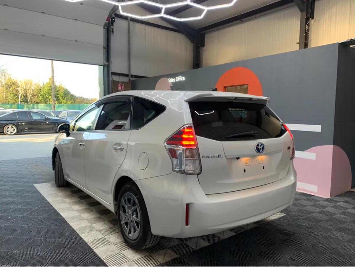Toyota Prius 1.8 HYBRID 7 SEATER / 122k KMs / Reve - Image 4