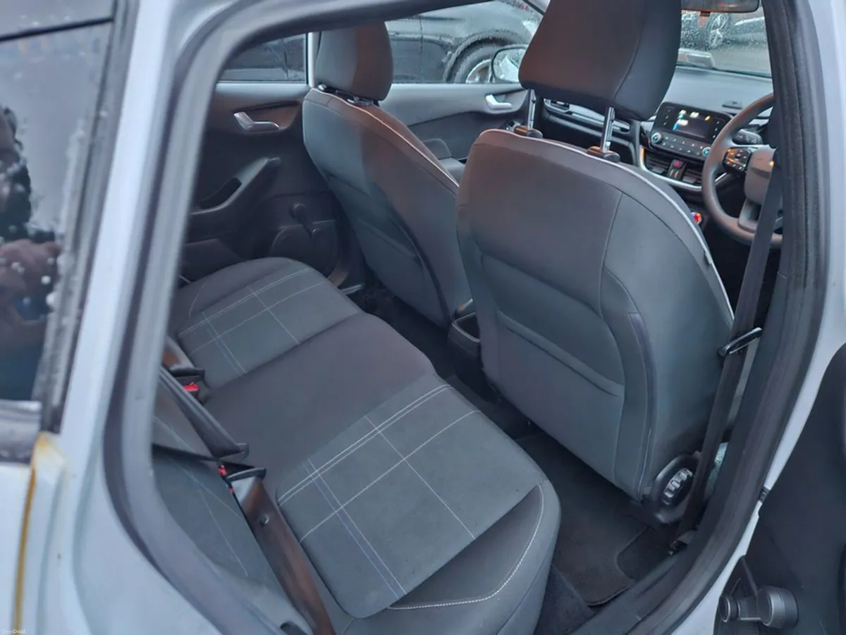 Ford Fiesta Zetec 1.1 70PS 5M 4DR - Image 4