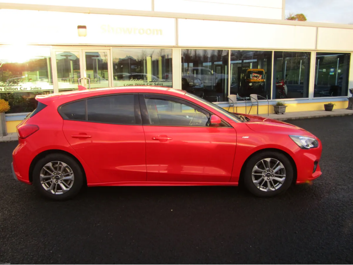 Ford Focus 1.5 TDCI 120PS 5 ST-LINE - Image 3