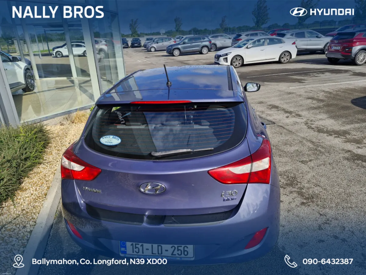 Hyundai i30 1.6 DSL DELUXE 4DR - Image 3