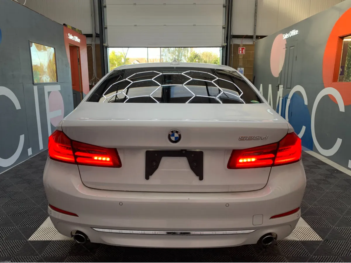 BMW 5-Series 2017 BMW 520D 523D AUTOMATIC LUXURY / - Image 5
