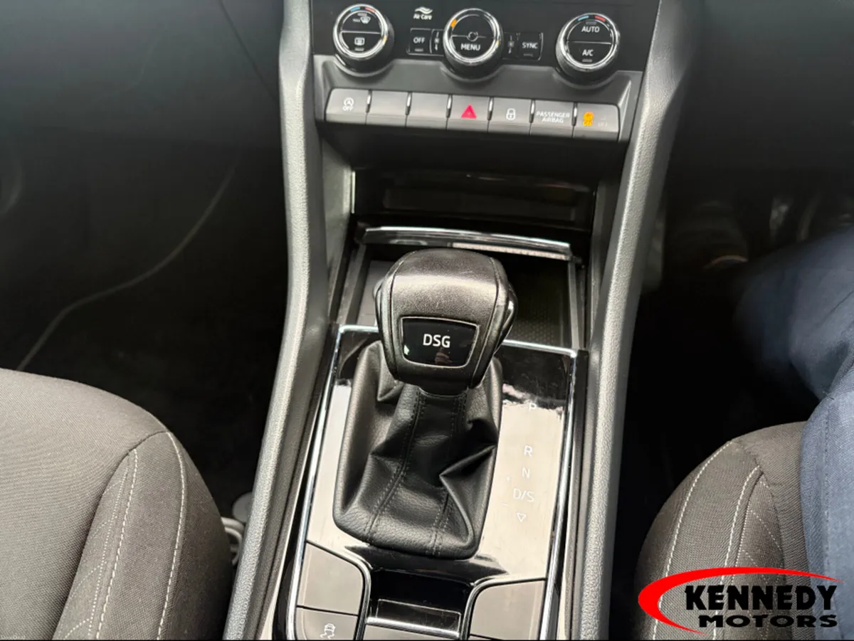 Skoda Karoq 1.6 TDI SE 115PS 5DR AUTO - Image 2