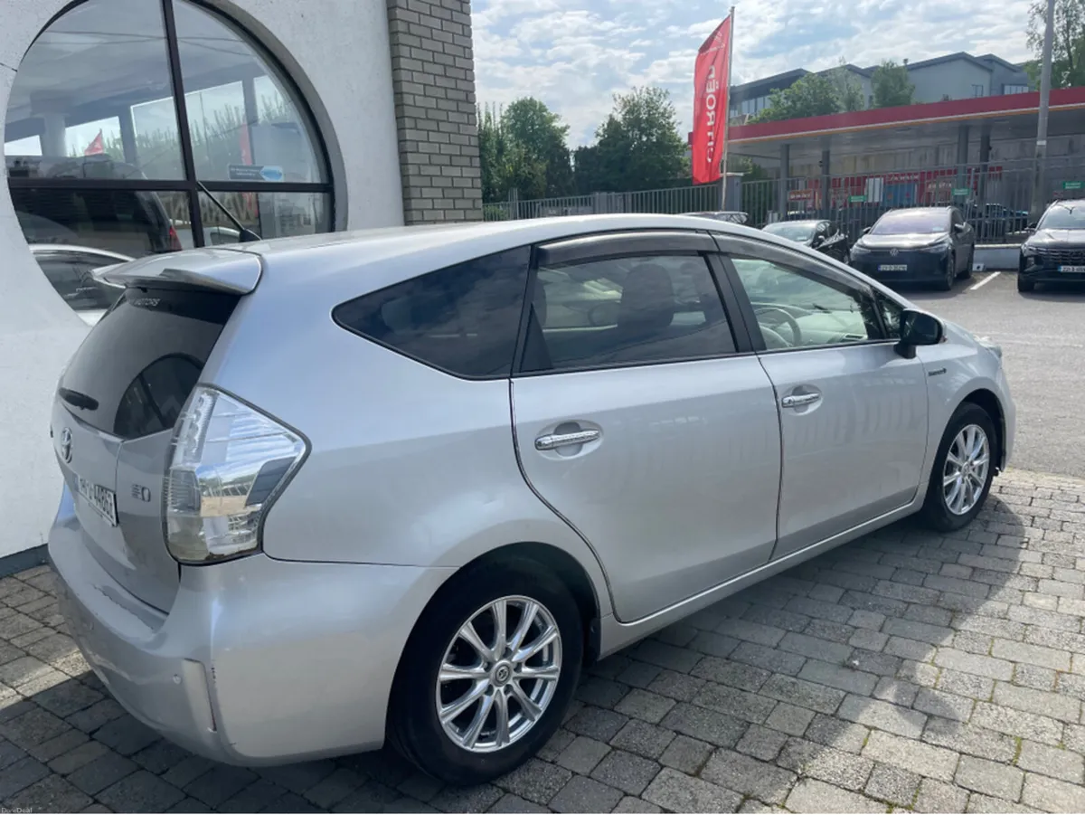 Toyota Prius 7 SEATER 1.8 HYBRID 5DR AUTO - Image 4