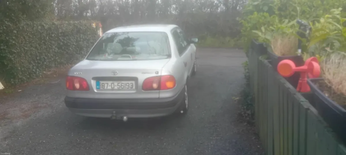 Toyota Corollas 2006/97 - Image 3