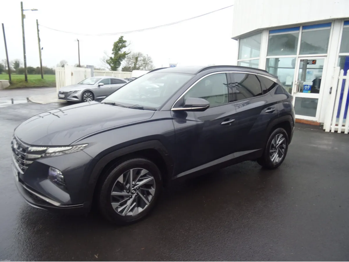 Hyundai Tucson IX35 EXECUTIVE PLUS DIESEL 5 5DR - Image 2