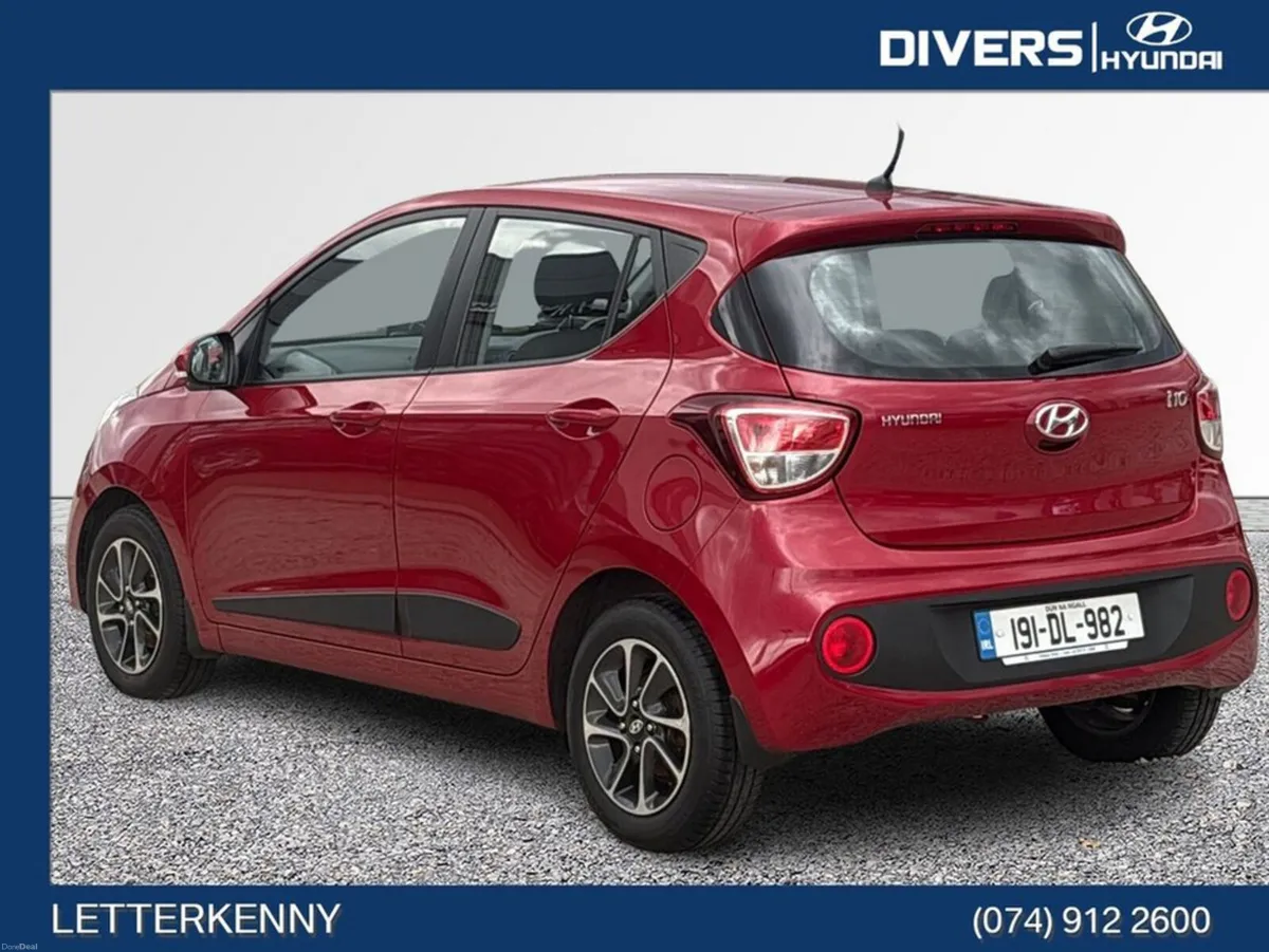 Hyundai i10 Deluxe - Image 2