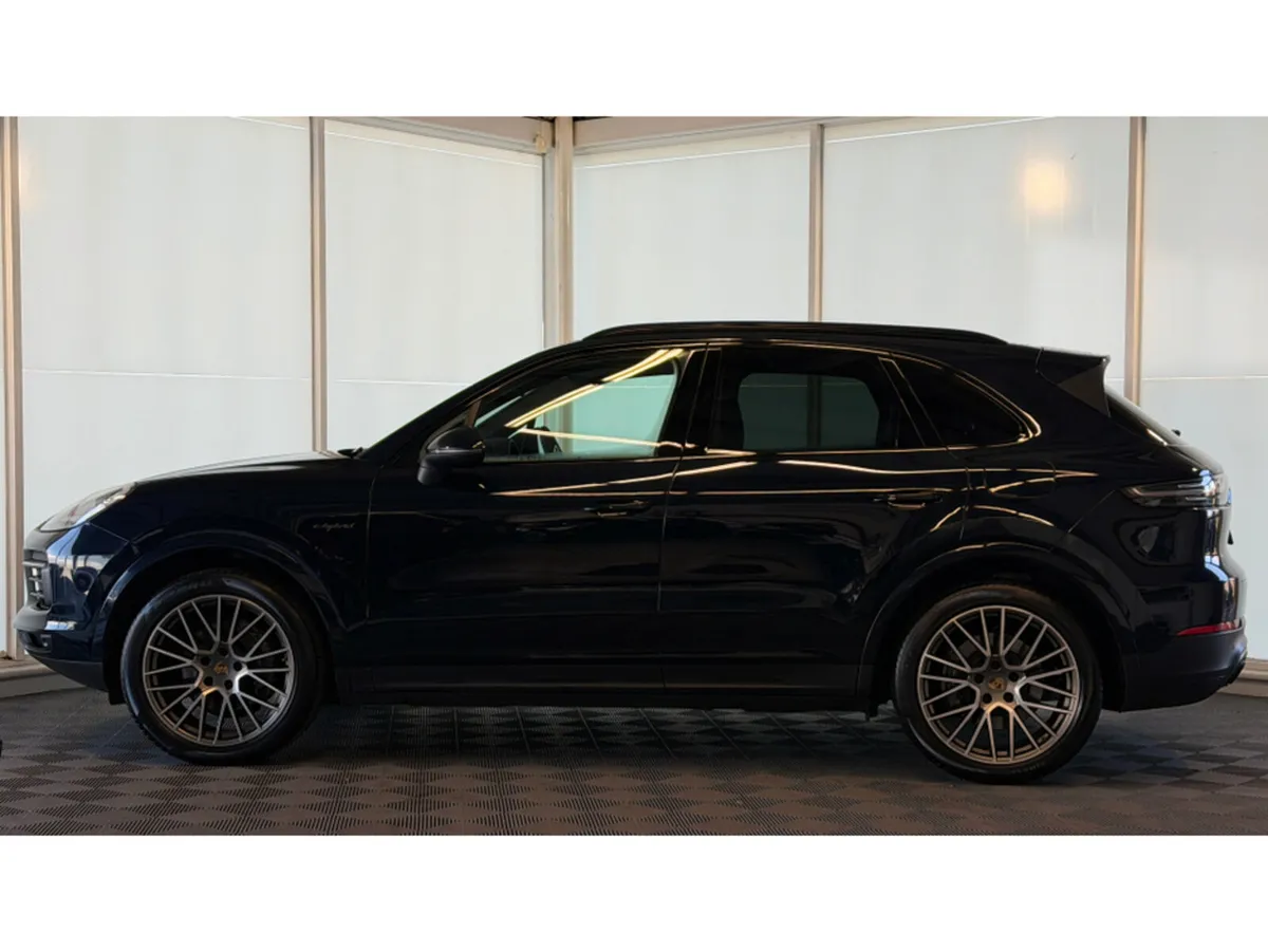 Porsche Cayenne 3.0 V6 *PLATINUM EDITION*PAN ROOF* - Image 2