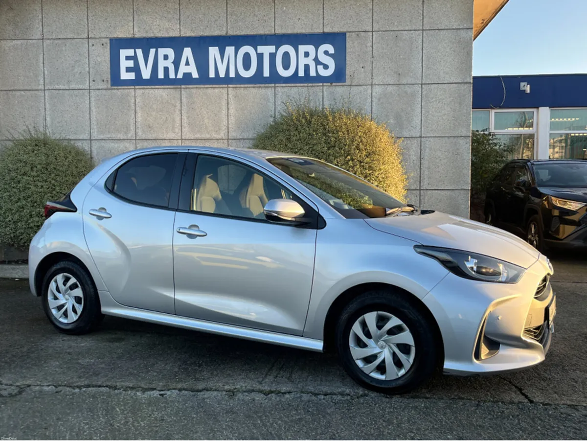 Toyota Yaris X HYBRID AUTOMATIC 1.5 PETROL //KEYLE - Image 3
