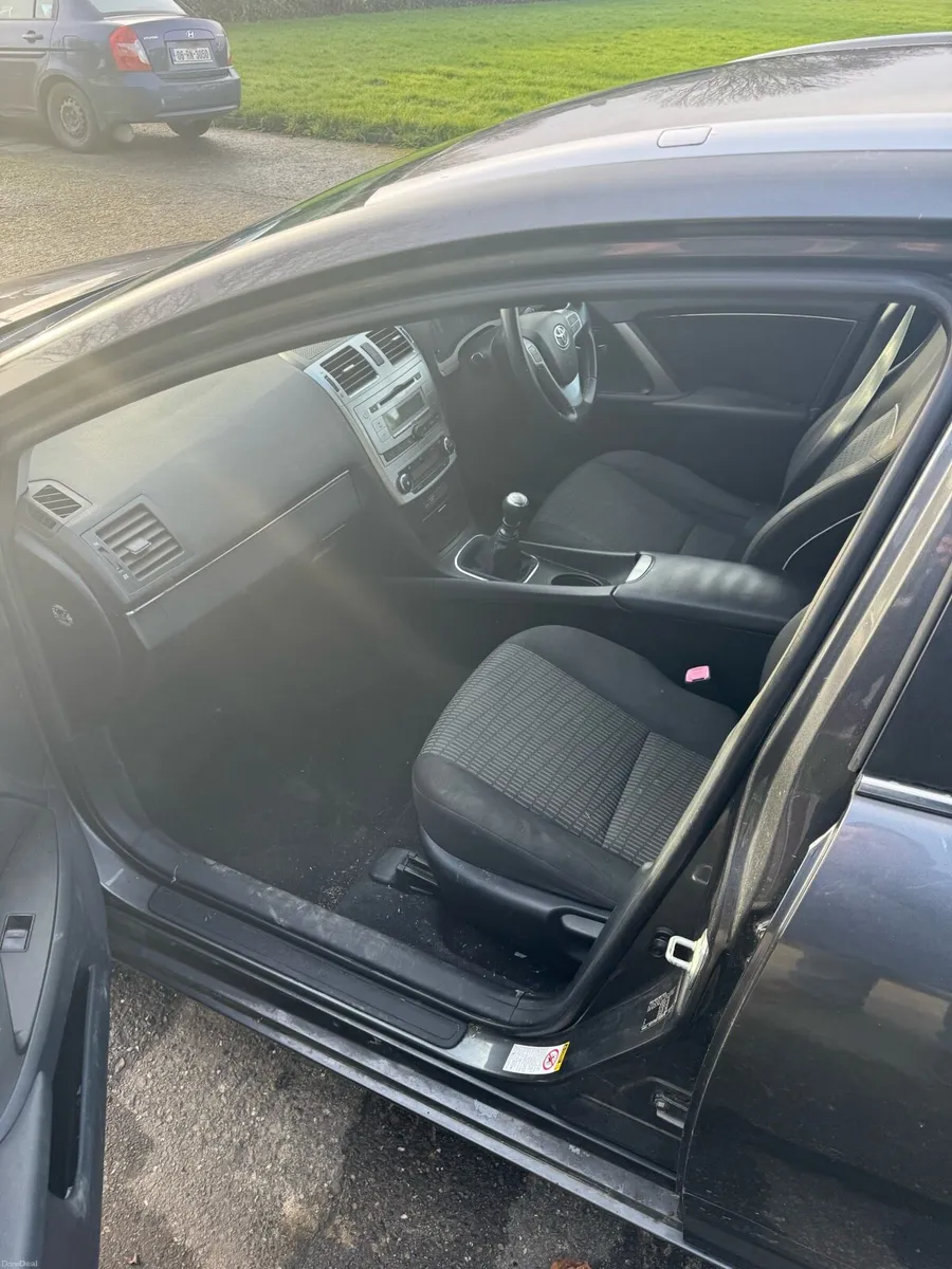Toyota avensis estate - Image 2