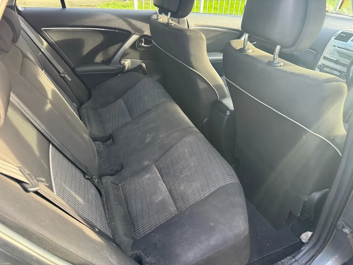 Toyota avensis estate - Image 3