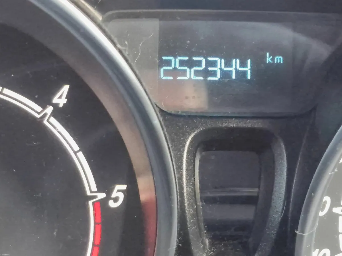 Ford Fiesta 2015 - Image 2