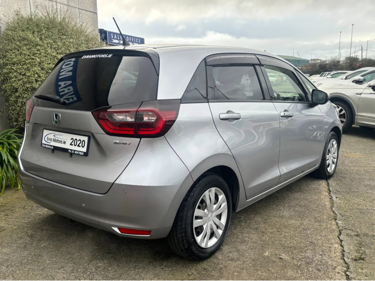 Honda Fit AUTOMATIC HYBRID 1.5 PETROL //KEYLESS EN - Image 4