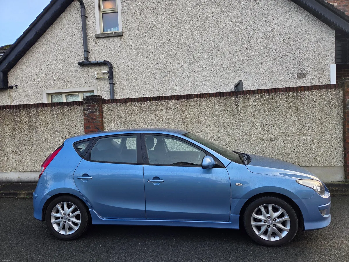 Hyundai i30 1.6d Deluxe, Nct'd , low mileage - Image 3