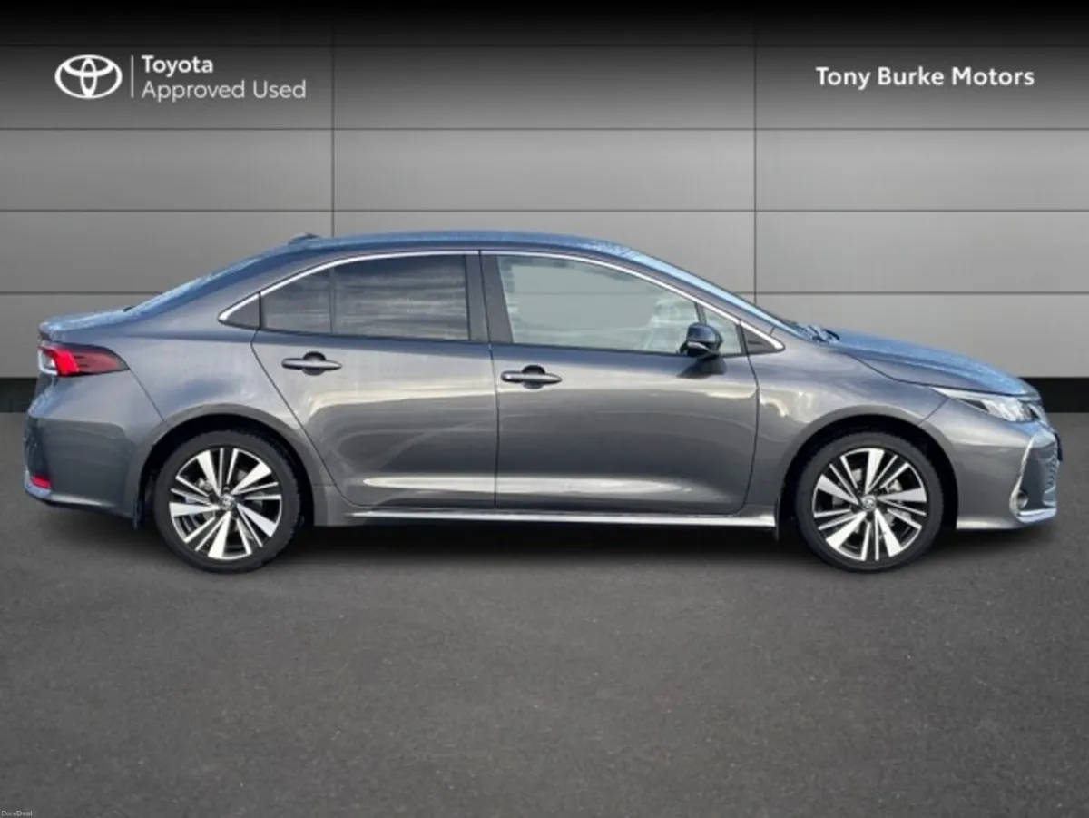 Toyota Corolla Saloon - LUNASPORT - Save EUR 4,800 - Image 3
