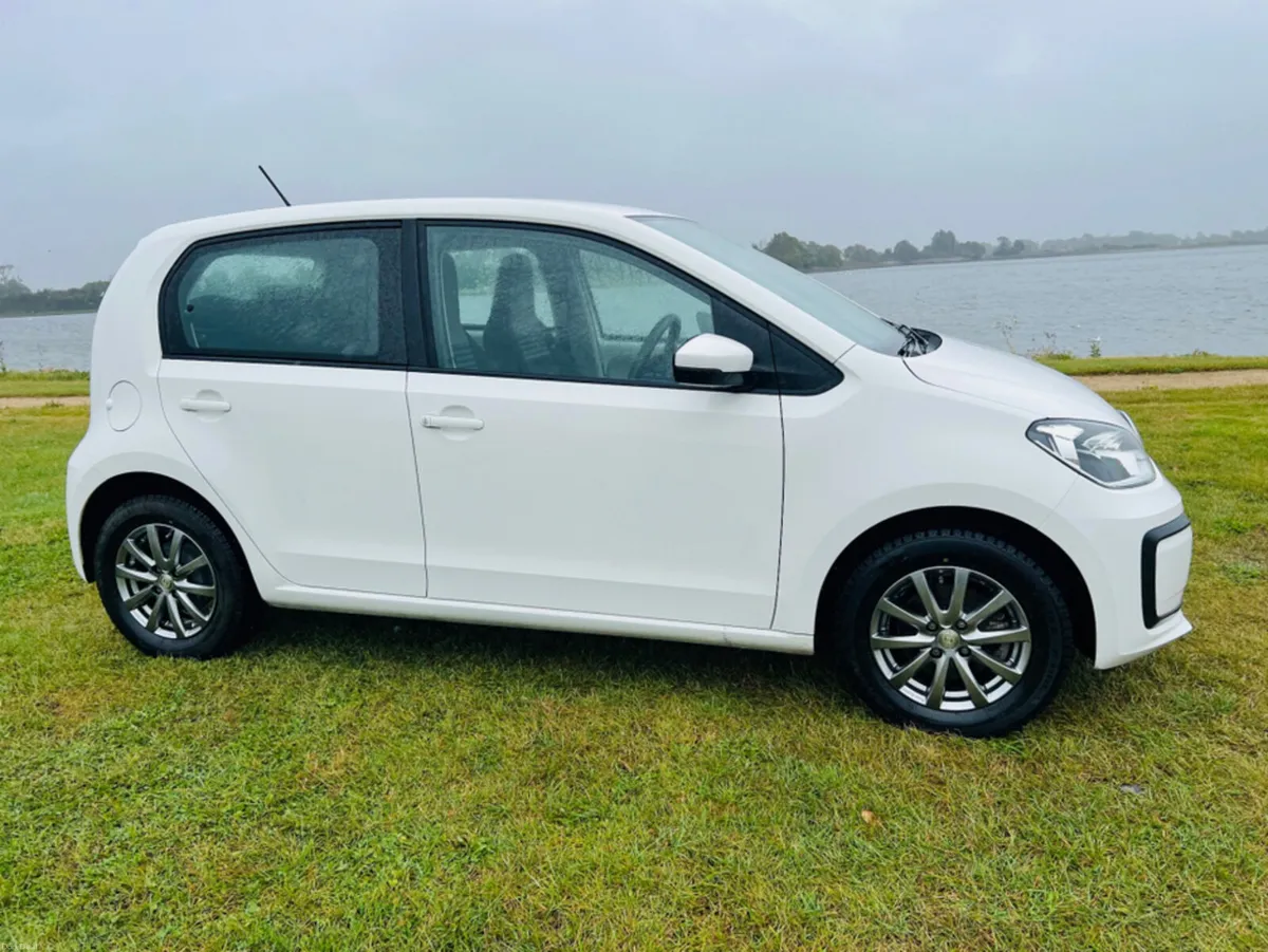 Volkswagen up! LOW MILEAGE //FINANCE AVAILABLE//CA - Image 4